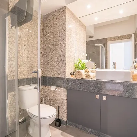 Apartment Be A Local In Lisbon
